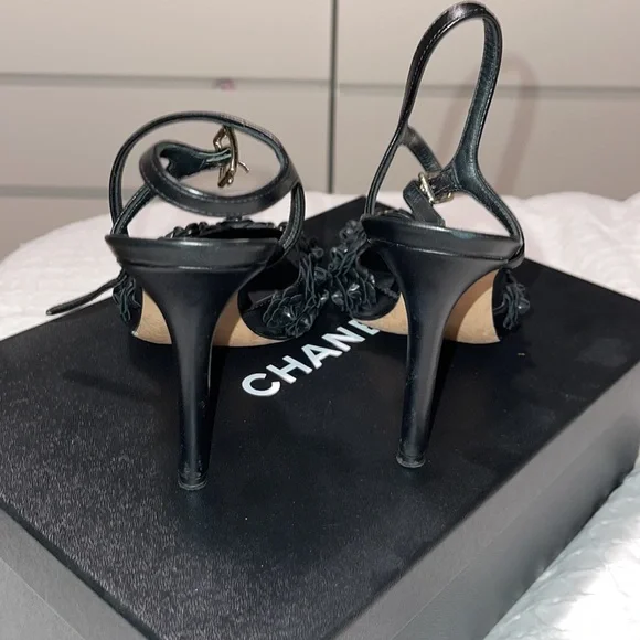 Chanel camellia flower leather black heels - Picture 3 of 4